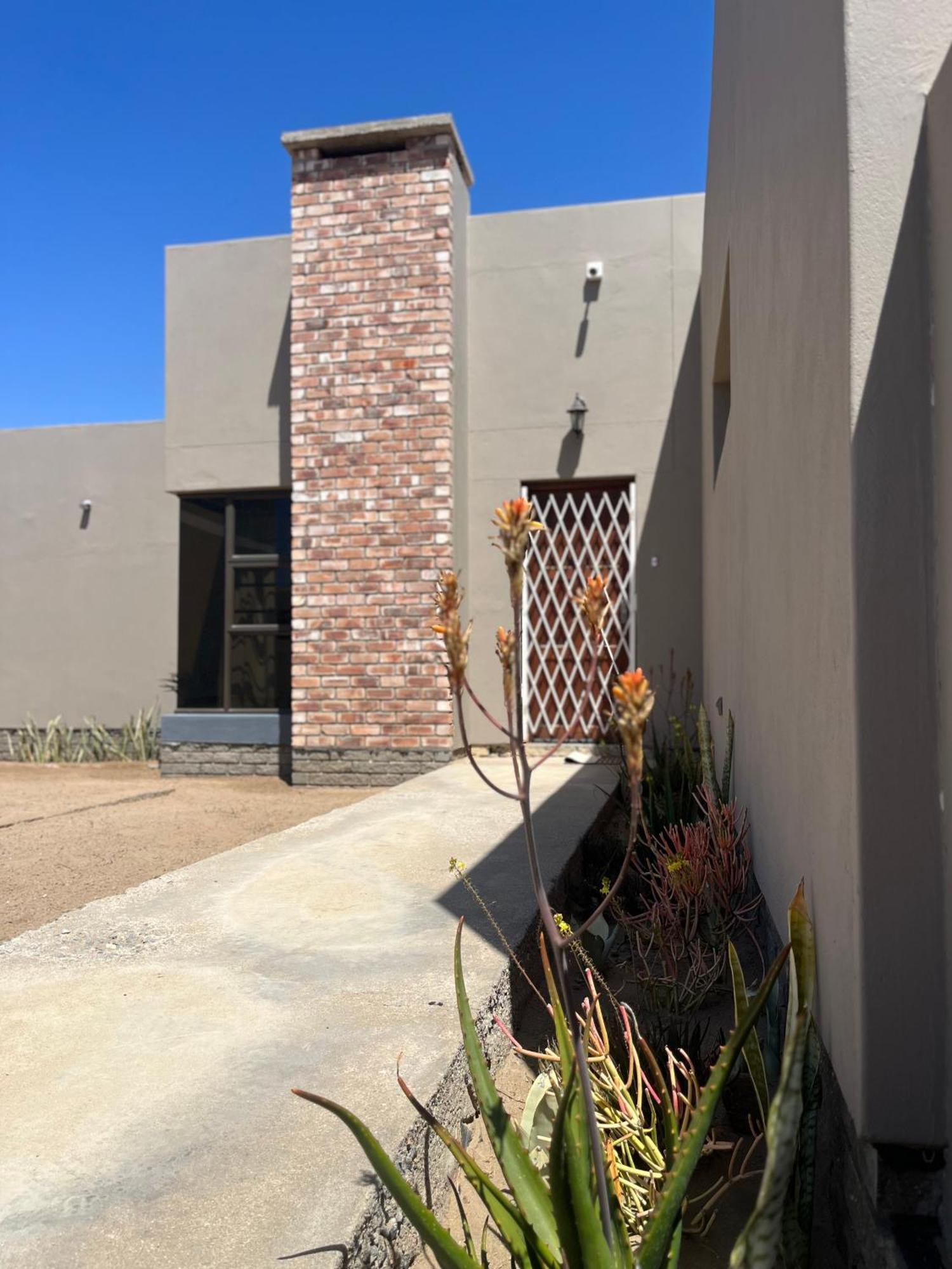 Otis Self Catering Apartment Walvis Bay Exterior photo